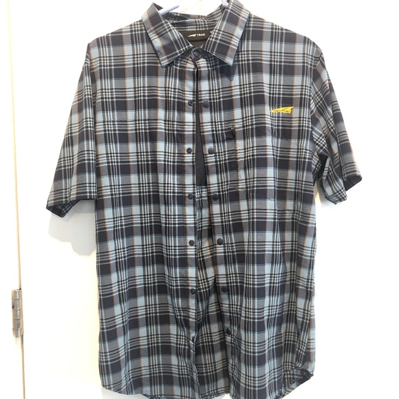 Altra tech snap button up - Picture 1 of 3
